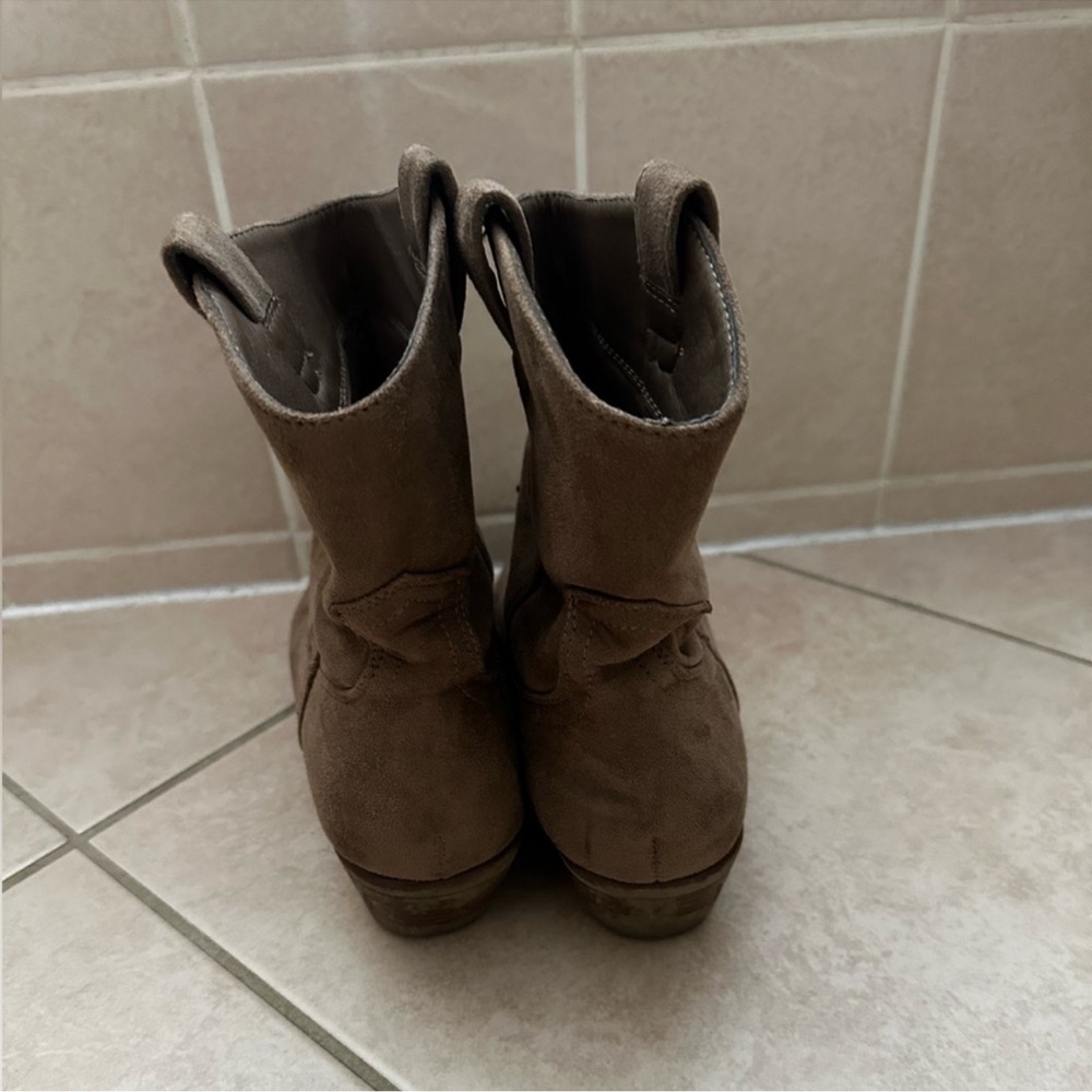 Wild Diva Suede Ankle Cowboy Boots - Size 7.5 - Picture 4 of 6